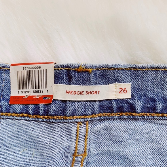High Waisted Levi’s Jean Wedgie Shorts - Picture 8 of 10